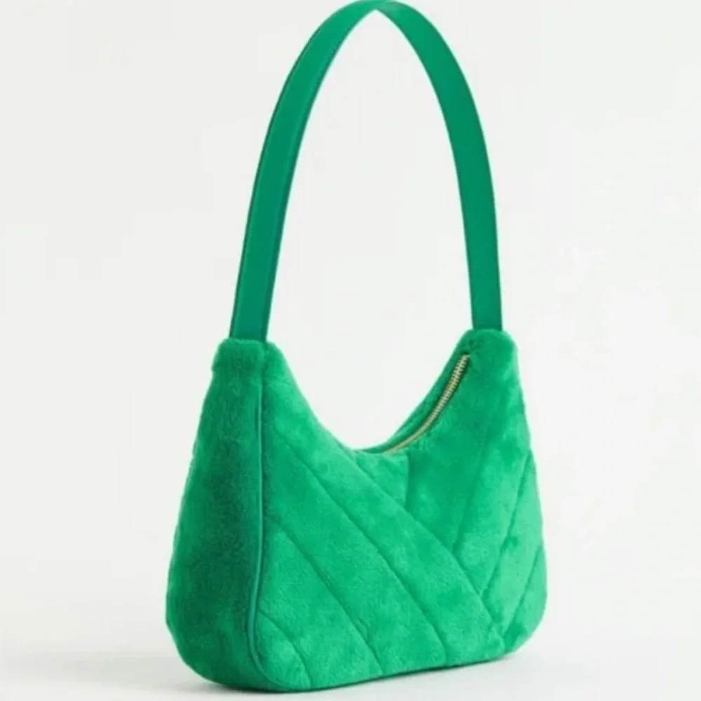 H&M GREEN Fuzzy Faux Fur 2022 Shoulder Purse Brand New without tags - Picture 2 of 7